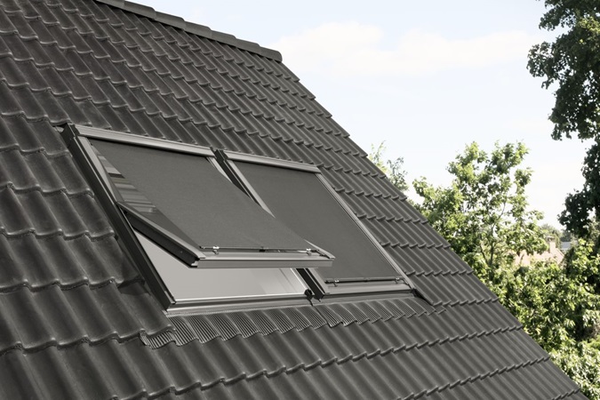Hitzeschutz und Lichtregulierung in einem Produkt mit VELUX Hitzeschutz-Markisen
